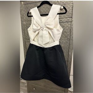 Kate Spade Size 8 Elegant Black and White Bow Dress